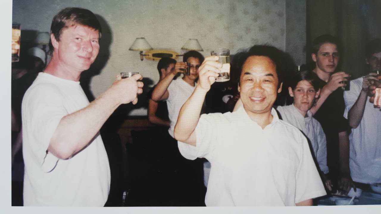 与英国 朋友 一起